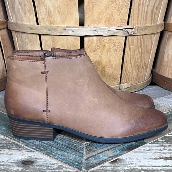 Clarks Addiy Zora Tan Brown Leather Zip-Up Ankle Boots Booties Womens Size 8.5 - Picture 1 of 12